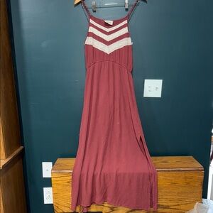 Chic Burgundy Maxi Dress with Lace Detail